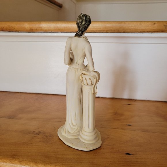 Elegant Lady Reader Sculpture in Resin - Picture 5 of 11